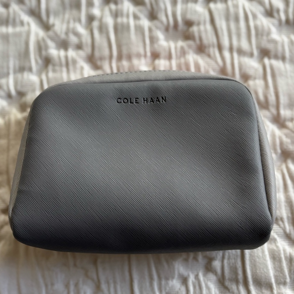 AMERICAN AIRLINES Cole Haan grey/orange amenity kit bag -cosmetic travel holder